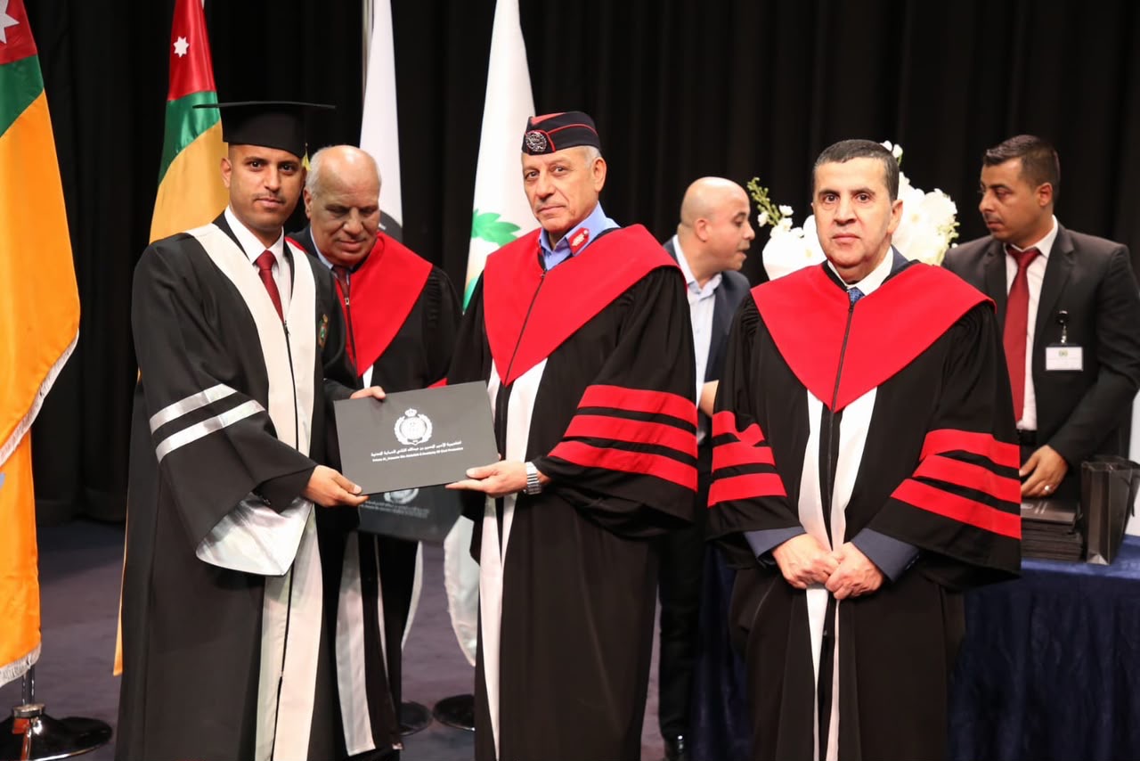 مدير الأمن العام يرعى حفل تخريج الفوج الرابع عشر من طلبة أكاديمية الأمير الحسين بن عبد الله الثاني للحماية المدنية