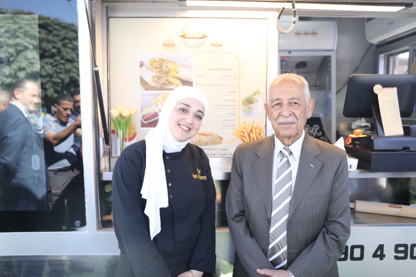 صورة حول : رئيس الديوان الملكي يتفقد مشاريع مبادرات ملكية في الزرقاء ويزور مبنى النادي القوقازي رئيس الديوان الملكي يتفقد مشاريع مبادرات ملكية في الزرقاء ويزور مبنى النادي القوقازي