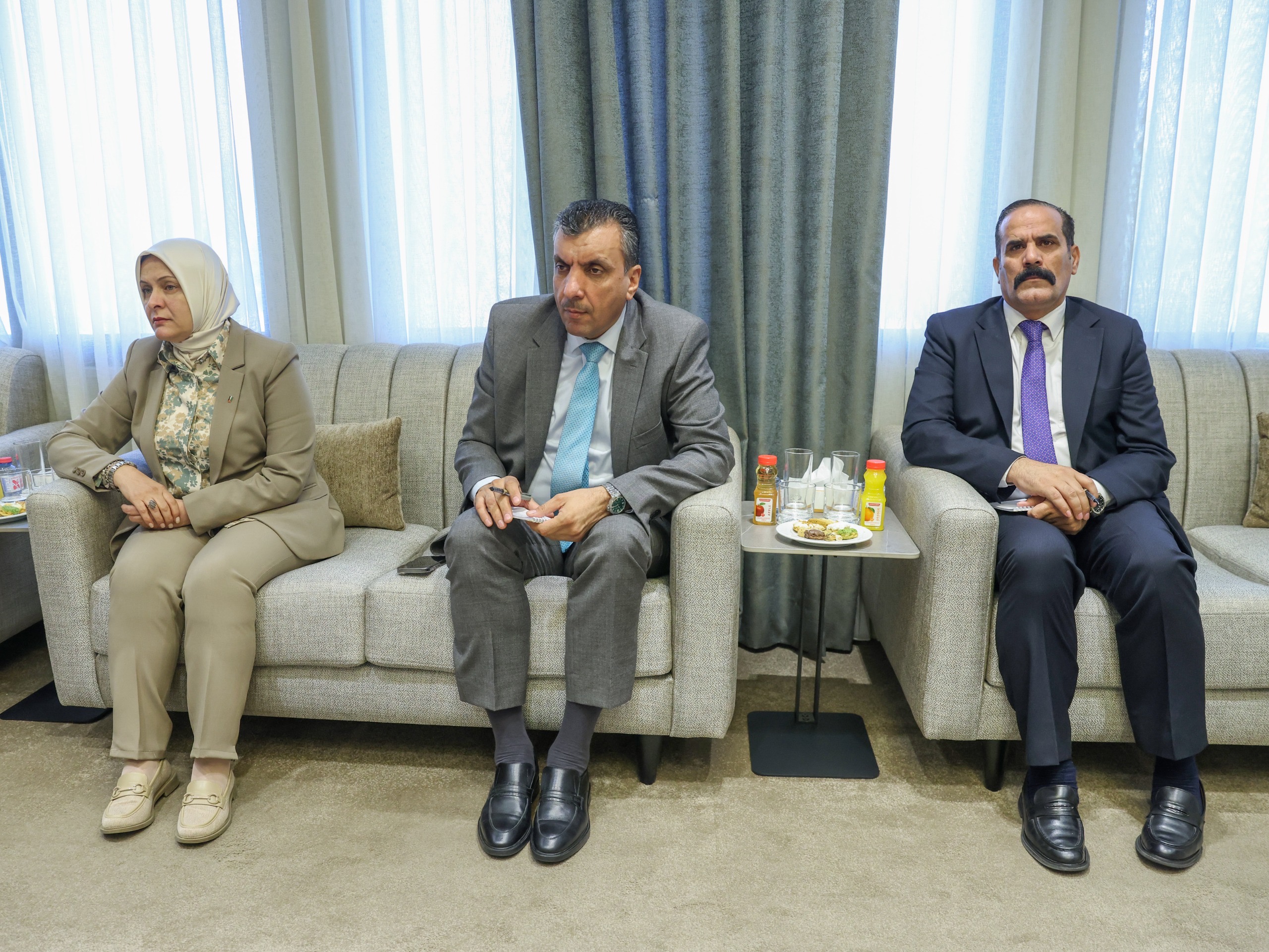 صورة حول : القاضي ووفد برلماني بريطاني يؤكدان التمسك بحل الدولتين ودعم الوصاية الهاشمية على المقدسات القاضي ووفد برلماني بريطاني يؤكدان التمسك بحل الدولتين ودعم الوصاية الهاشمية على المقدسات