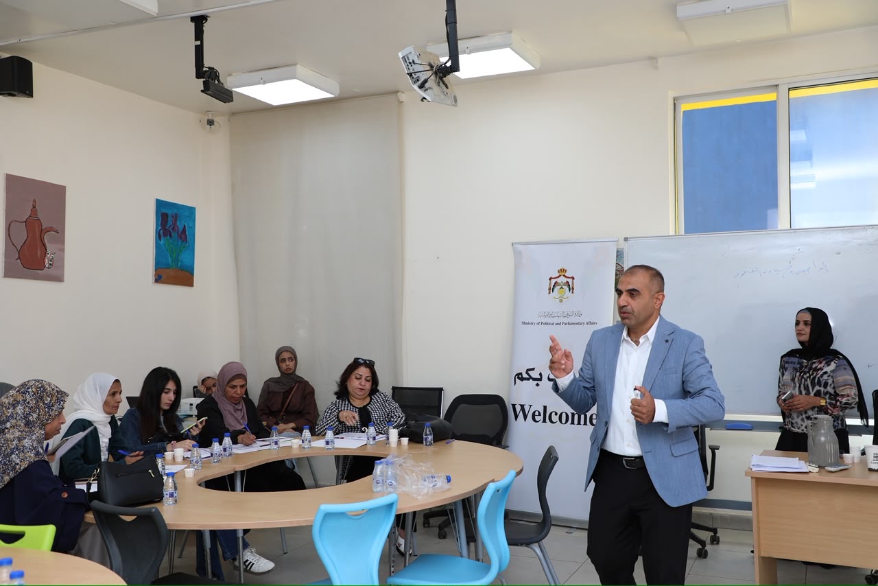 "الشؤون السياسية والبرلمانية" تعقد جلسة حوارية لشباب من الاحزاب في محافظة مادبا