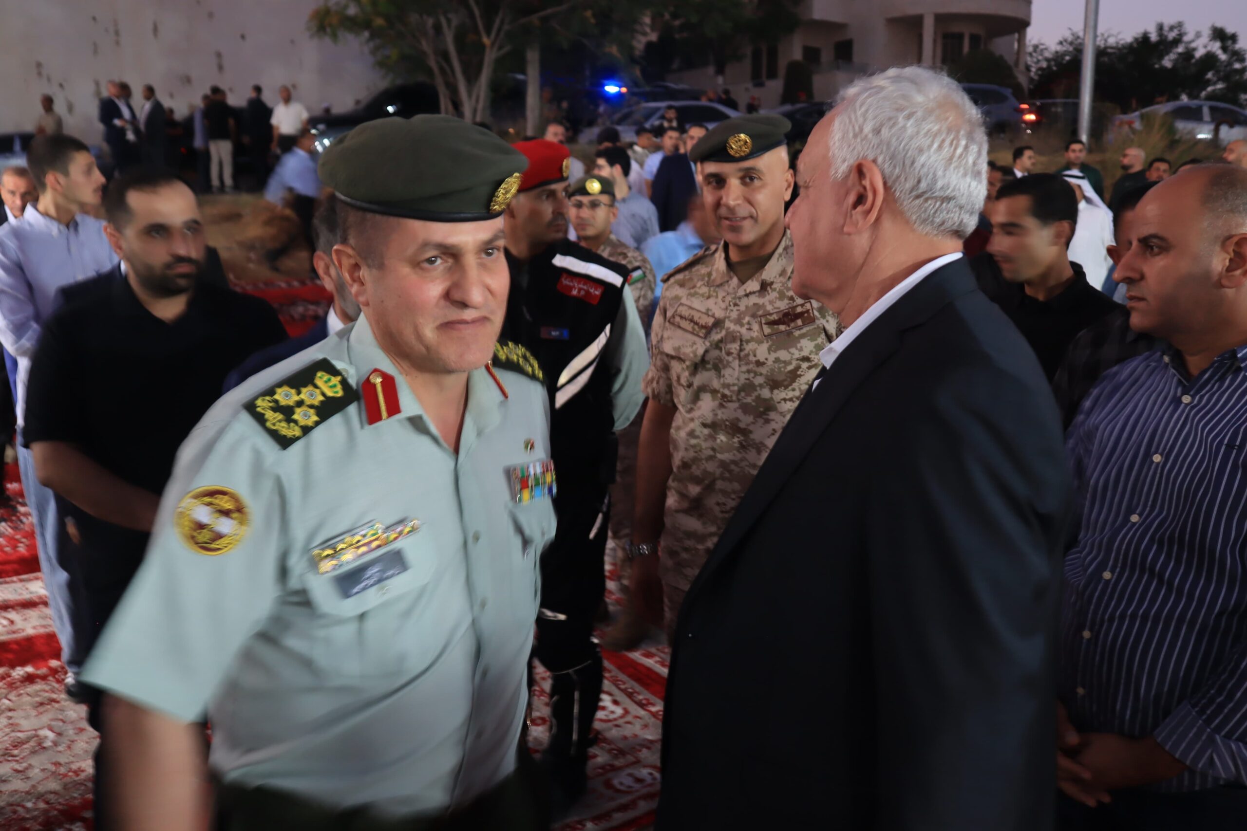الحنيطي يستقبل التهاني بمناسبة ترفيعه إلى رتبة فريق .. (صور )