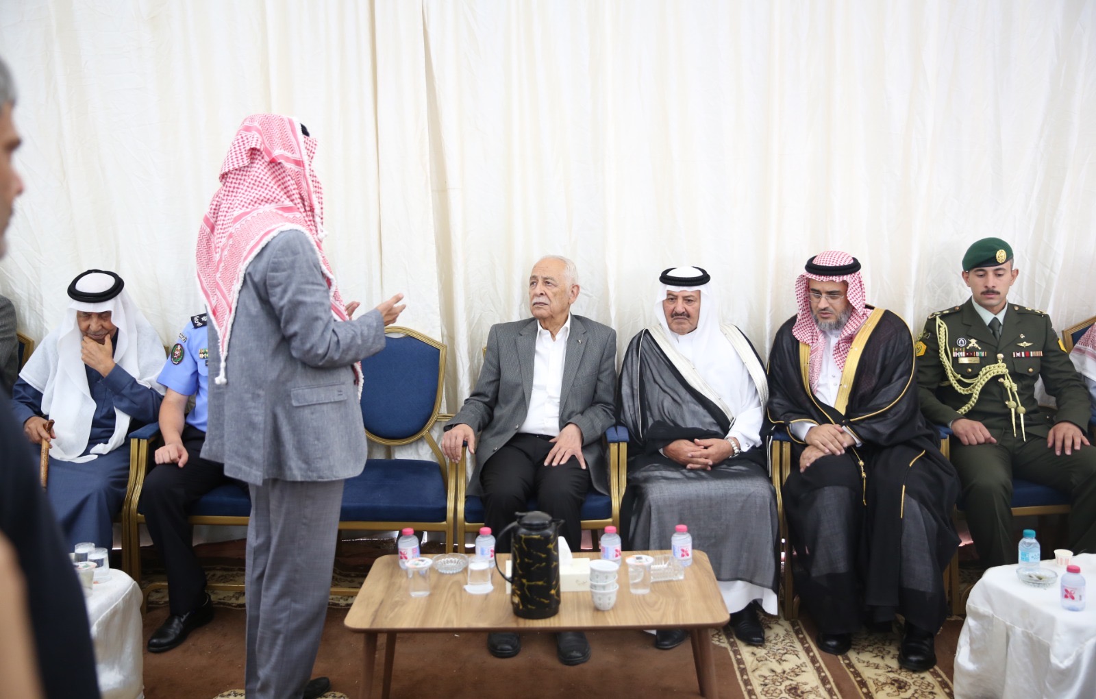 مندوبا عن الملك وولي العهد... العيسوي يعزي عشائر عباد والمومني والعدوان والظهراوي