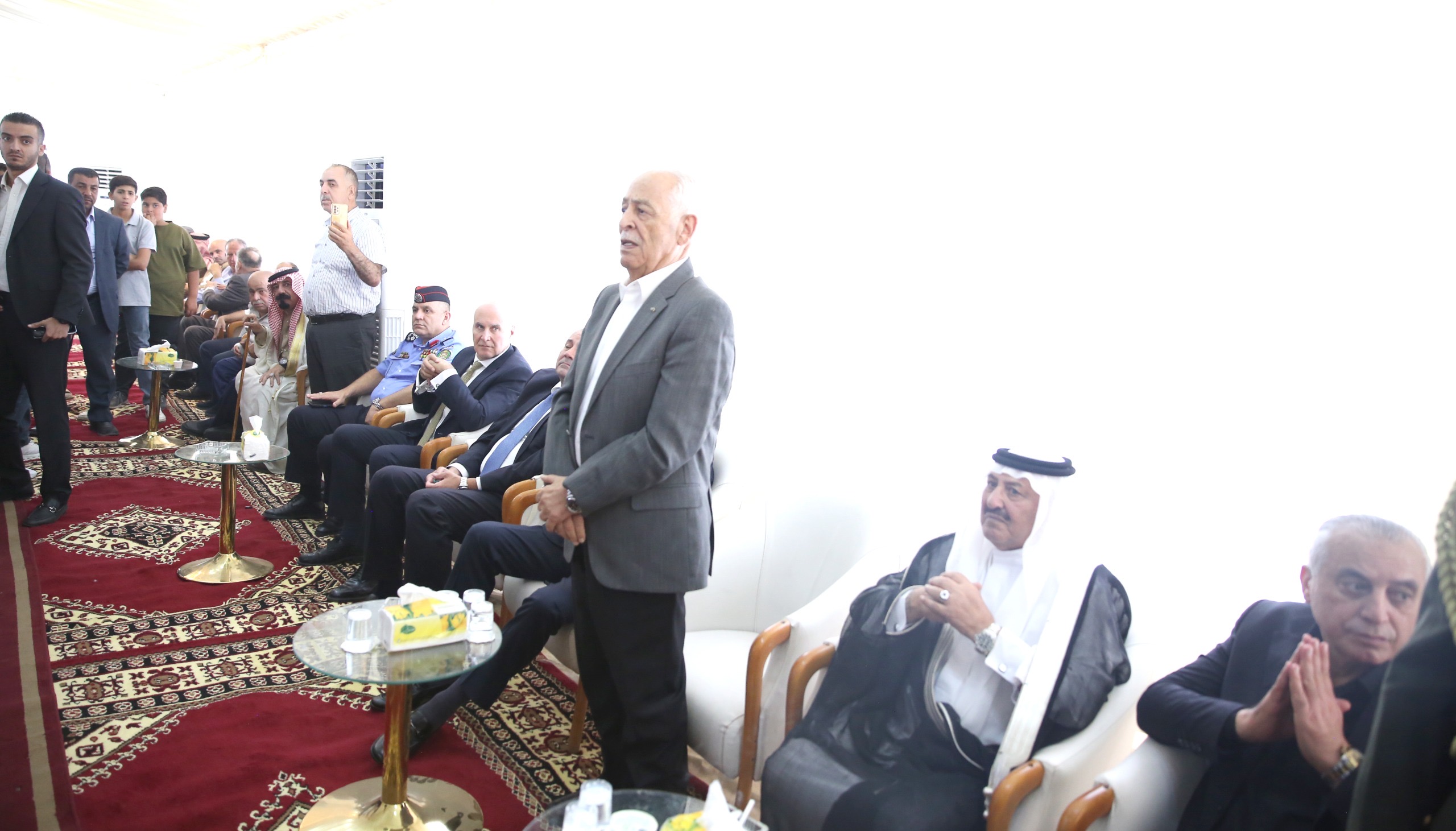 مندوبا عن الملك وولي العهد... العيسوي يعزي عشائر عباد والمومني والعدوان والظهراوي