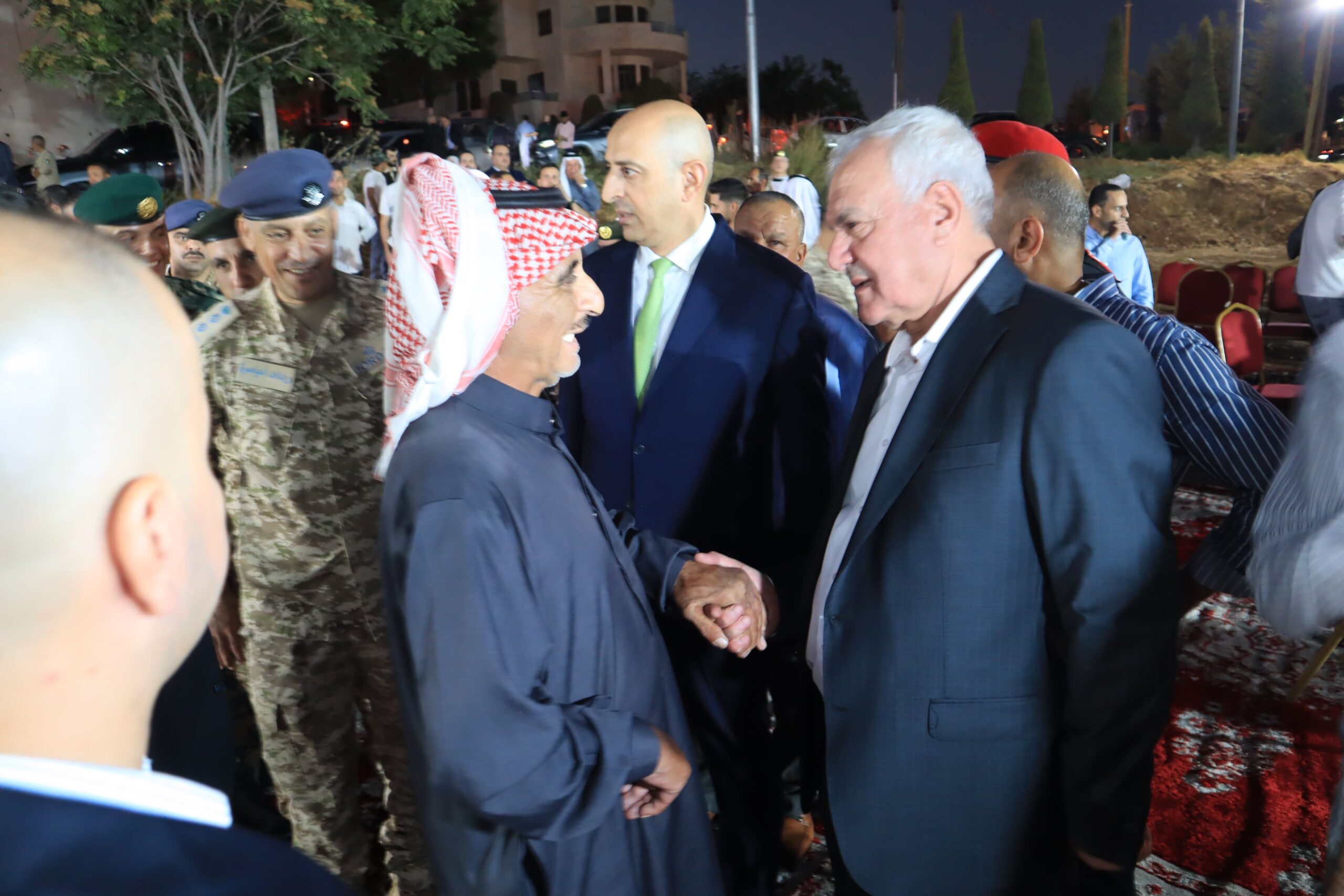 الحنيطي يستقبل التهاني بمناسبة ترفيعه إلى رتبة فريق .. (صور )