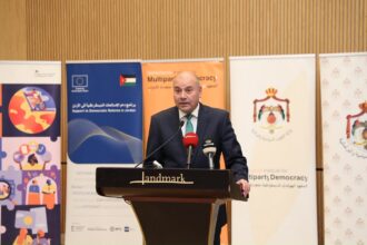 العودات: الحوار بين الكتل الحزبية يعزز فاعلية العمل البرلماني