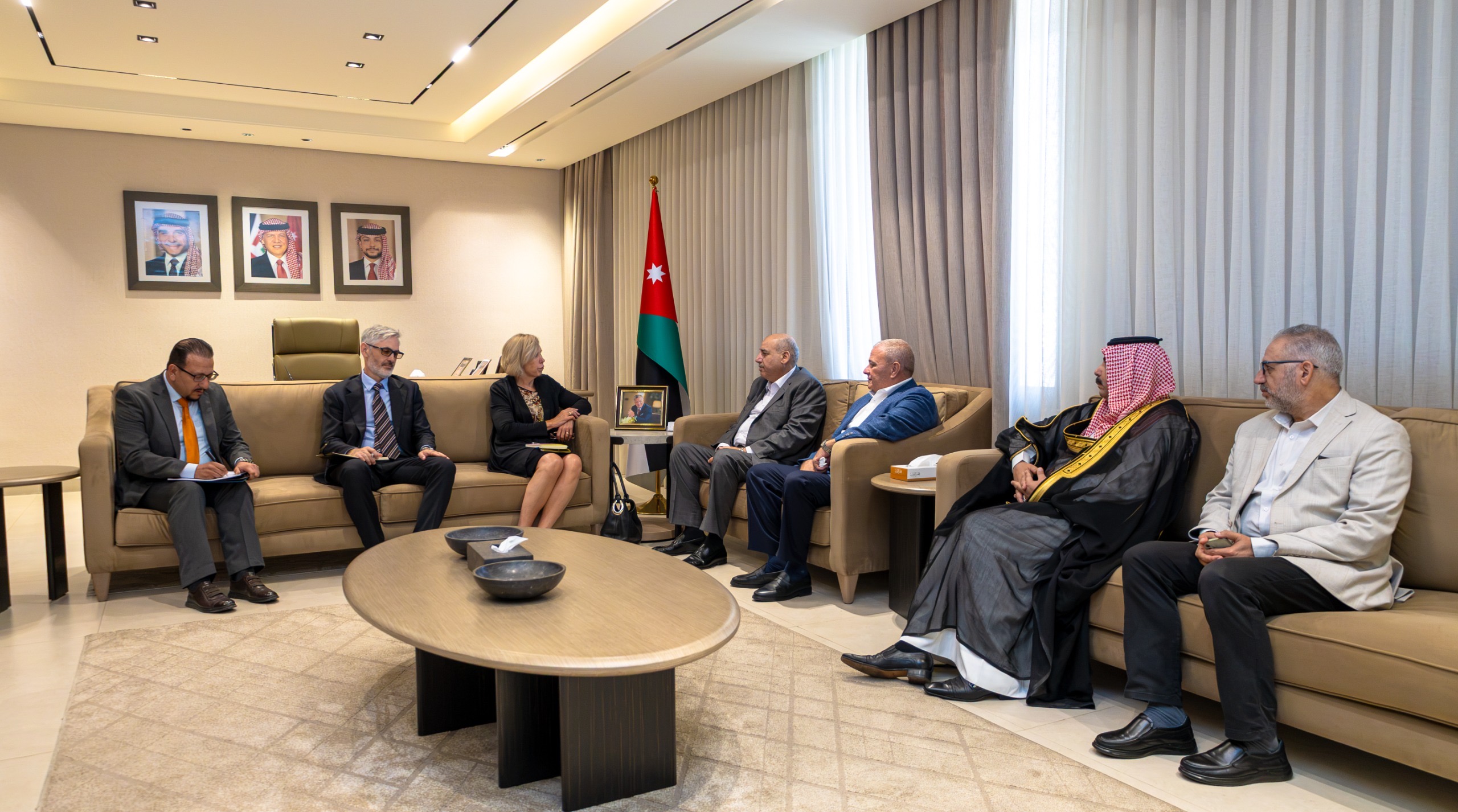 القاضي يلتقي السفيرة الاسترالية