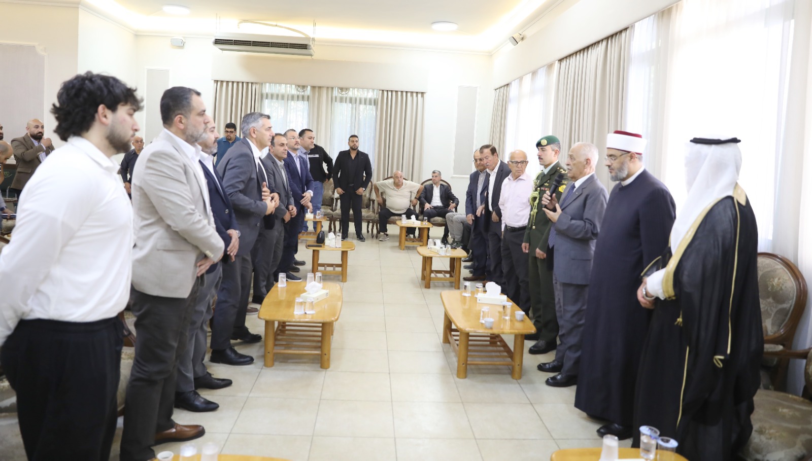 صورة حول : مندوبا عن الملك وولي العهد.. العيسوي يعزي الغرايبة وشحادة مندوبا عن الملك وولي العهد.. العيسوي يعزي الغرايبة وشحادة