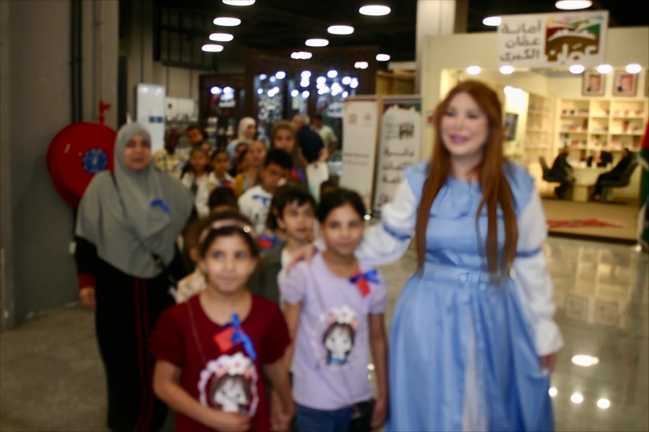 الدكتورة سارة طالب السهيل تحتفي بأدب الطفل وتوقع مجموعتها القصصية في معرض عمان الدولي للكتاب..( صور )