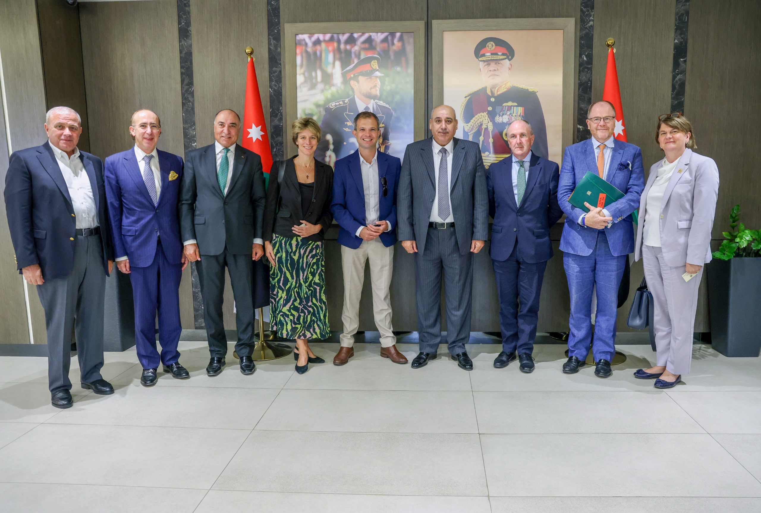 صورة حول : القاضي ووفد برلماني بريطاني يؤكدان التمسك بحل الدولتين ودعم الوصاية الهاشمية على المقدسات القاضي ووفد برلماني بريطاني يؤكدان التمسك بحل الدولتين ودعم الوصاية الهاشمية على المقدسات