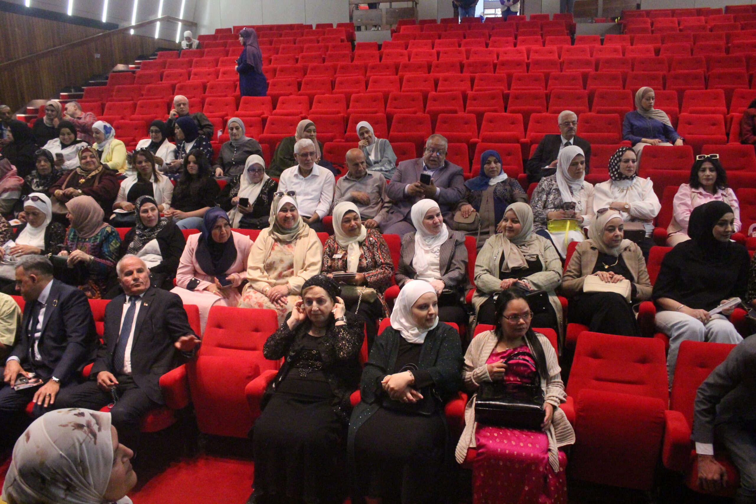 تكريم المستشارة ربى عوني الرفاعي خلال حفل "سيدات بضياء الملكة" بمناسبة عيد ميلاد الملكة رانيا