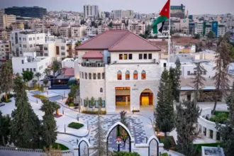إحالة مدير مكتب رئيس مجلس النواب وأمين عام وزارة المالية على التقاعد