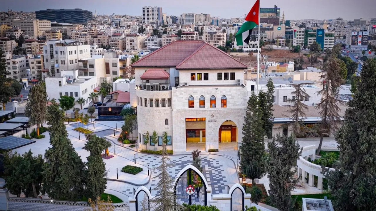 إحالة مدير مكتب رئيس مجلس النواب وأمين عام وزارة المالية على التقاعد