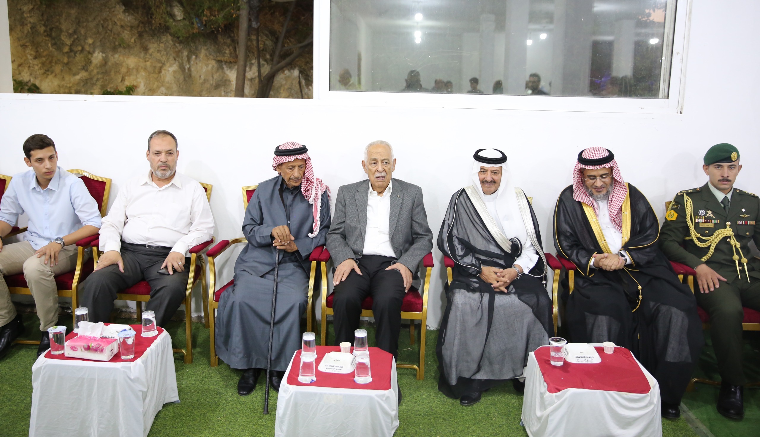 مندوبا عن الملك وولي العهد... العيسوي يعزي عشائر عباد والمومني والعدوان والظهراوي