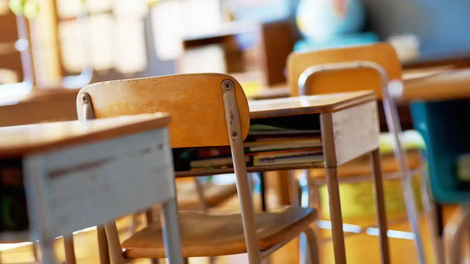 حصان وطبل بلدي.. مصري يثير الجدل بأول يوم دراسي لابنته