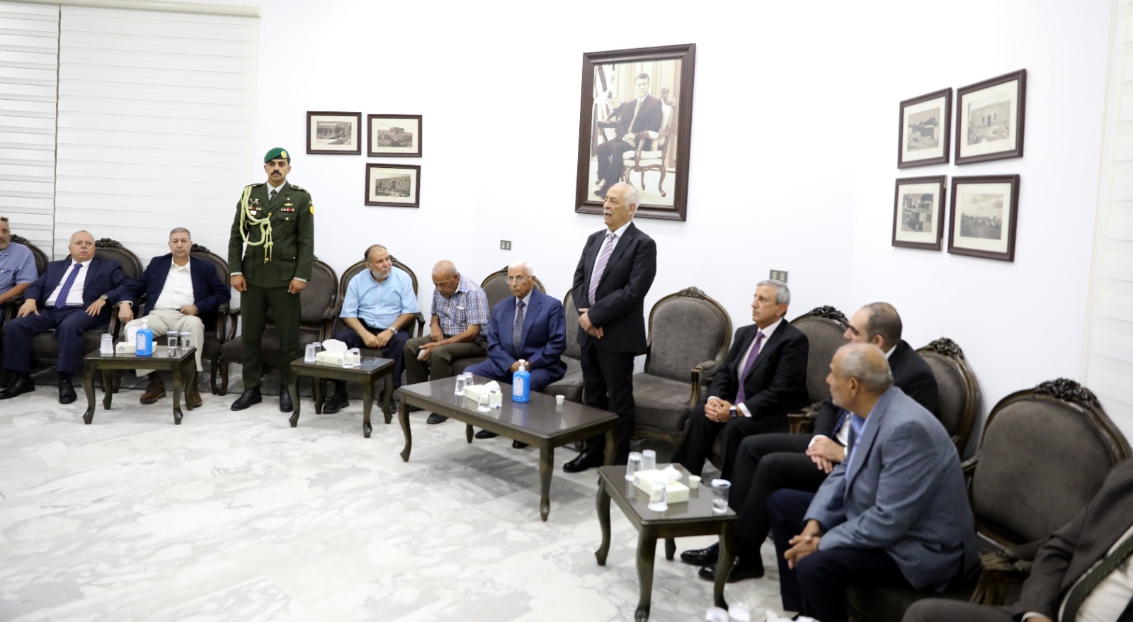 مندوبا عن الملك وولي العهد.. العيسوي يعزي قبيلتي الحويطات وبني صخر وعشيرة الدباس