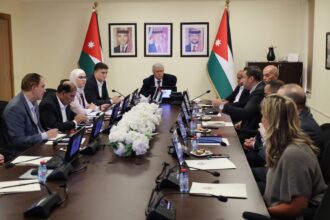 القطامين يبحث مع شركات ملاحة وميناء حاويات العقبة تعزيز الكفاءة والطاقة الاستيعابية للميناء