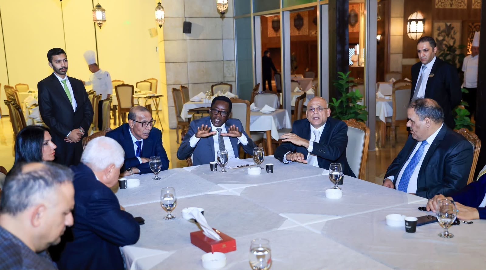 صورة حول : رئيس وزراء غينيا بيساو الأسبق والمرشح للرئاسة في ضيافة عبدالله منور أبو زيد لبحث تعزيز العلاقات الاقتصادية رئيس وزراء غينيا بيساو الأسبق والمرشح للرئاسة في ضيافة عبدالله منور أبو زيد لبحث تعزيز العلاقات الاقتصادية
