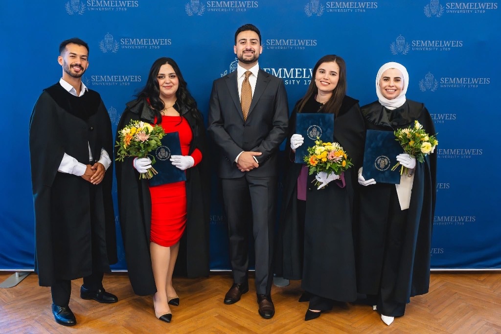 صورة حول : ثلاثة مبتعثين من عمّان الأهلية يحققون إنجازات أكاديمية متميزة بجامعة سيميلويس ثلاثة مبتعثين من عمّان الأهلية يحققون إنجازات أكاديمية متميزة بجامعة سيميلويس