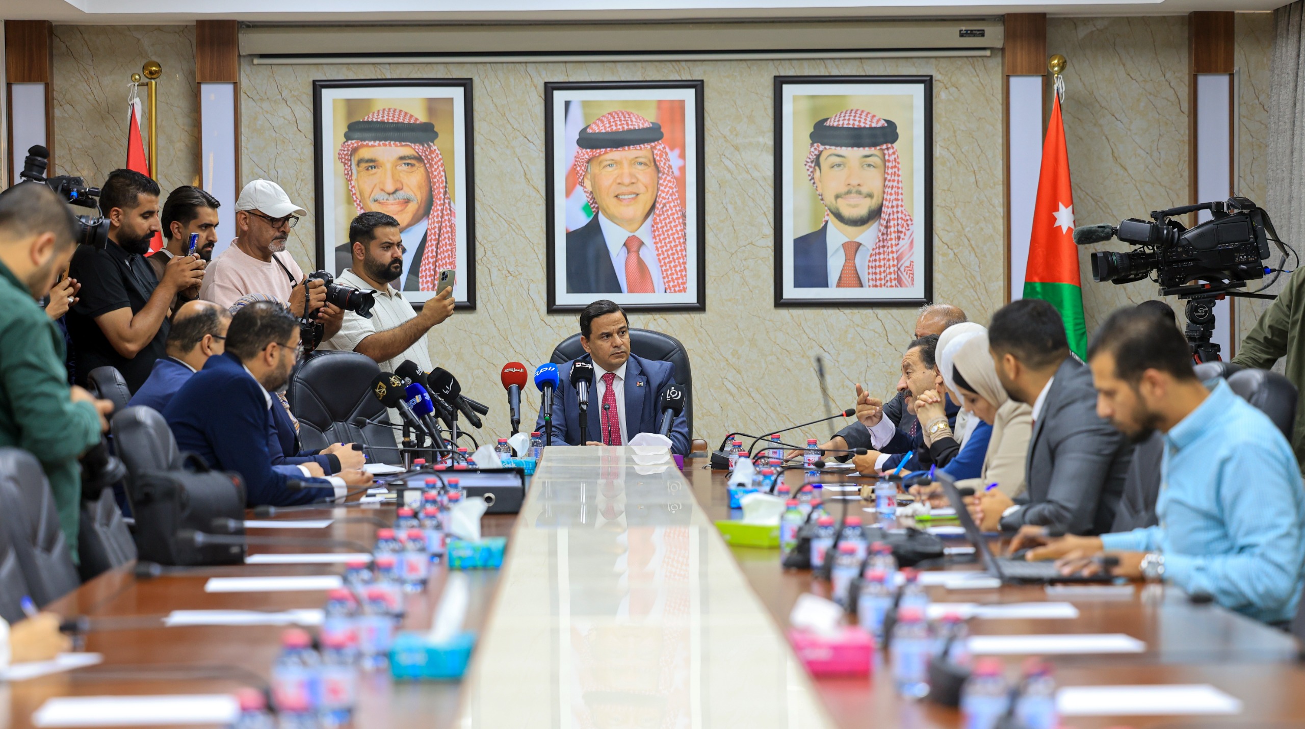 صورة حول : "الطاقة النيابية" تتابع شكاوى ارتفاع استهلاك البنزين "الطاقة النيابية" تتابع شكاوى ارتفاع استهلاك البنزين