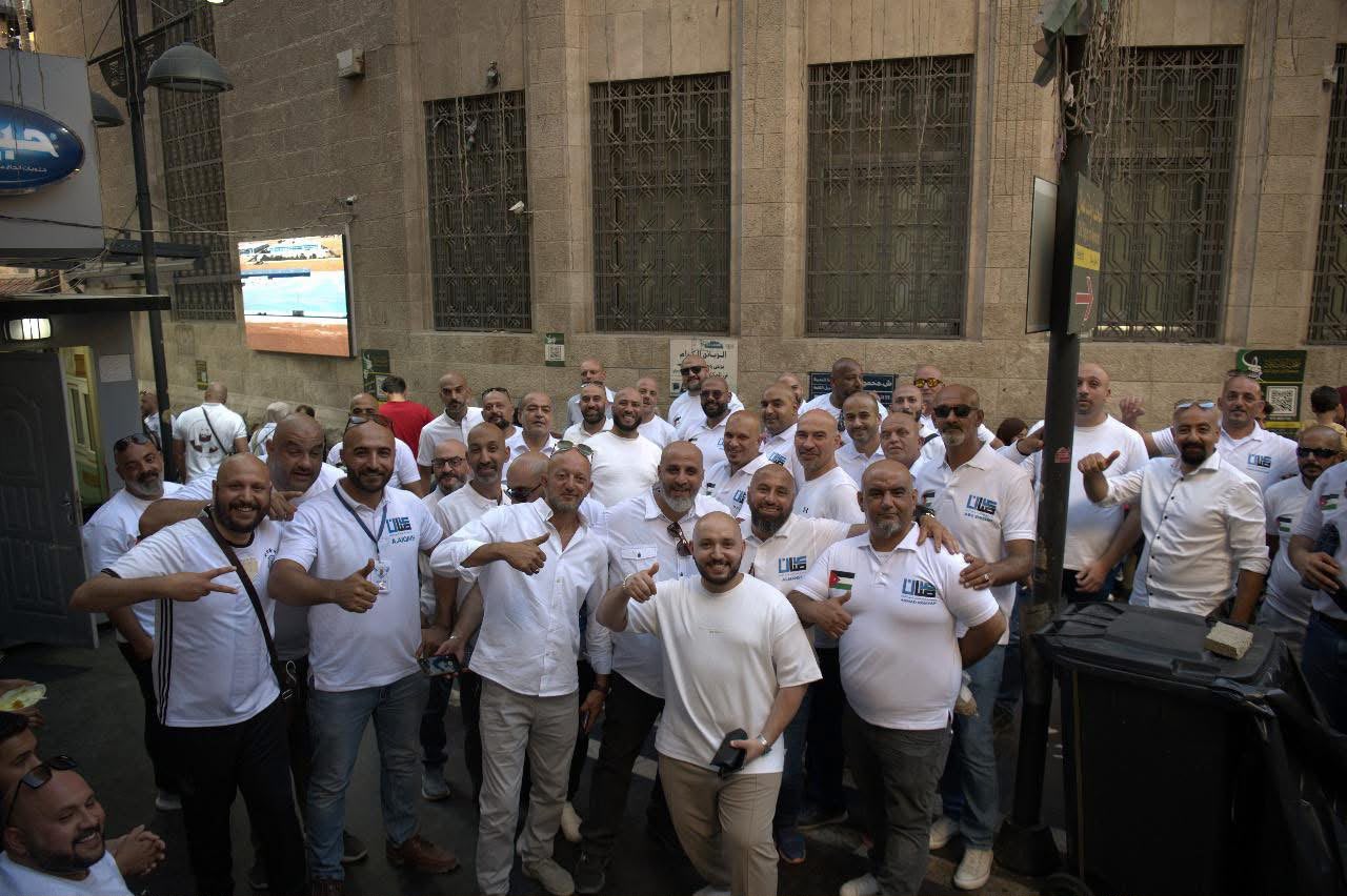 صورة حول : رئيس رابطة الصلعان: أكثر من 4 آلاف عضو ونتجاوز 10 آلاف.. والعضوية ممنوعة على أصحاب الشعر! (صور) رئيس رابطة الصلعان: أكثر من 4 آلاف عضو ونتجاوز 10 آلاف.. والعضوية ممنوعة على أصحاب الشعر! (صور)