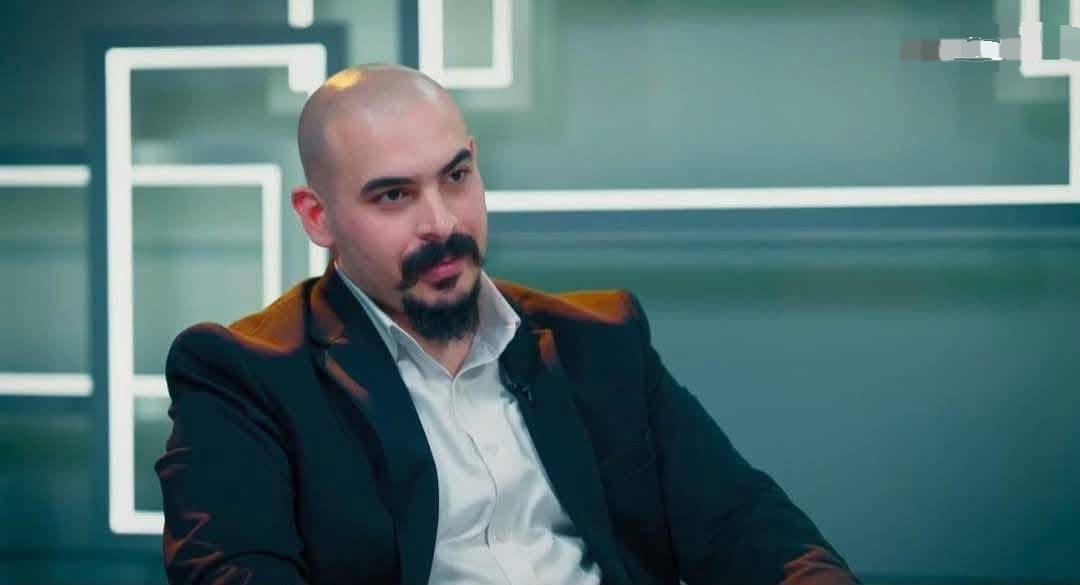 رئيس رابطة الصلعان: أكثر من 4 آلاف عضو ونتجاوز 10 آلاف.. والعضوية ممنوعة على أصحاب الشعر! (صور)
