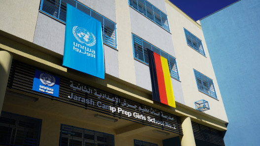 صورة حول : ألمانيا والأونروا تدشنان محطة شمسية ومدارس جديدة في الأردن ألمانيا والأونروا تدشنان محطة شمسية ومدارس جديدة في الأردن