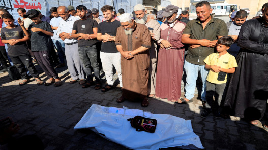 صورة حول : حصيلة العدوان على غزة ترتفع إلى 73,919 شهيدًا و174,977 مصابًا حصيلة العدوان على غزة ترتفع إلى 73,919 شهيدًا و174,977 مصابًا