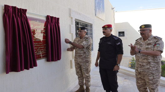صورة حول : الحراسيس يفتتح المبنى الجديد لقيادة الشرطة العسكرية الملكية الحراسيس يفتتح المبنى الجديد لقيادة الشرطة العسكرية الملكية