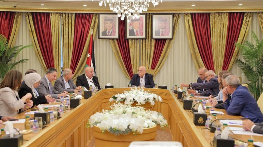 صورة حول : القضاة: الحكومة بدأت تحويل مخرجات زيارة الملك للصين إلى مشاريع قابلة للتنفيذ القضاة: الحكومة بدأت تحويل مخرجات زيارة الملك للصين إلى مشاريع قابلة للتنفيذ