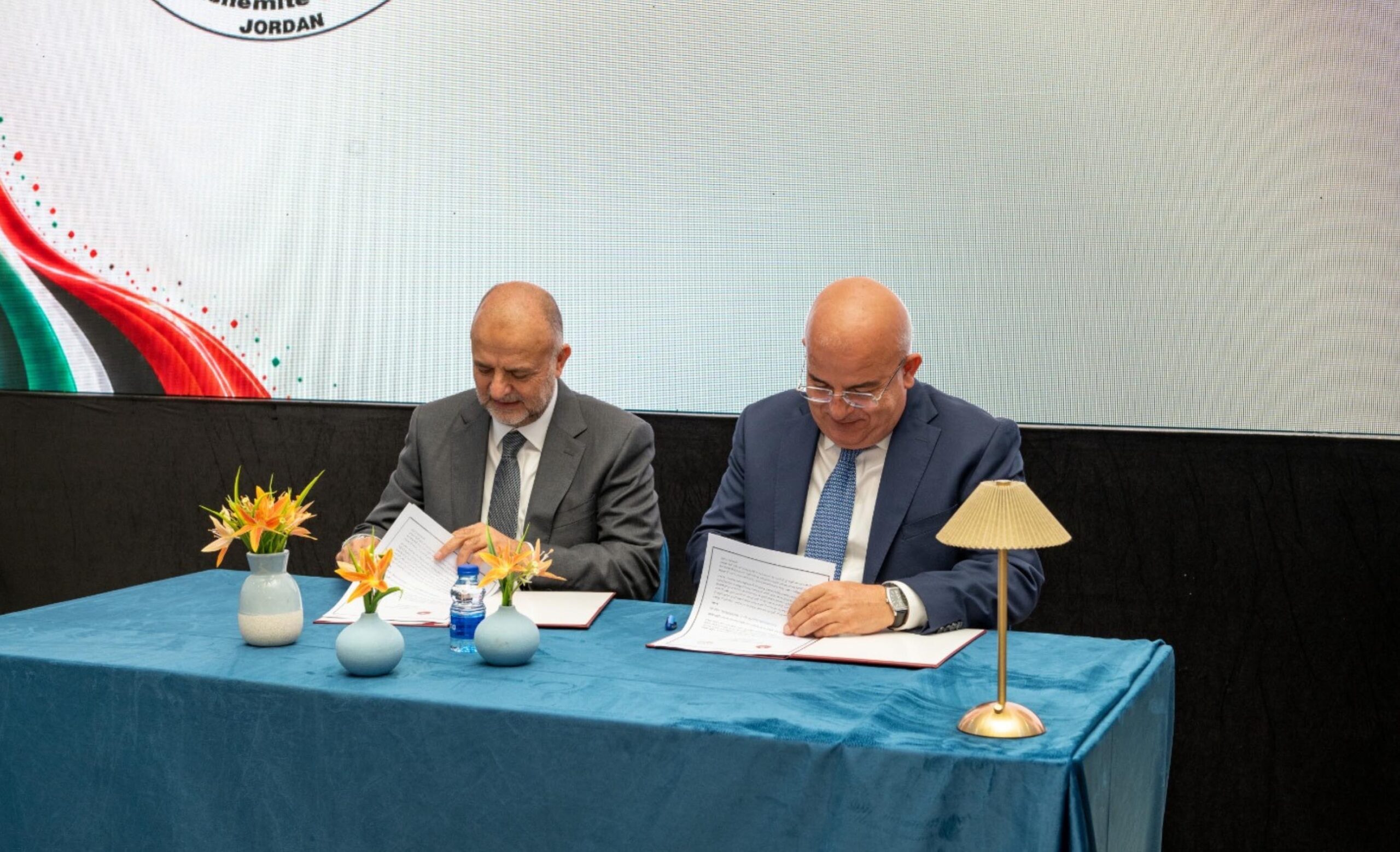 صورة حول : الجامعة الهاشمية وجمعية خريجي الكلية العلمية الإسلامية توقعان مذكرة لتعزيز العمل التطوعي الجامعة الهاشمية وجمعية خريجي الكلية العلمية الإسلامية توقعان مذكرة لتعزيز العمل التطوعي
