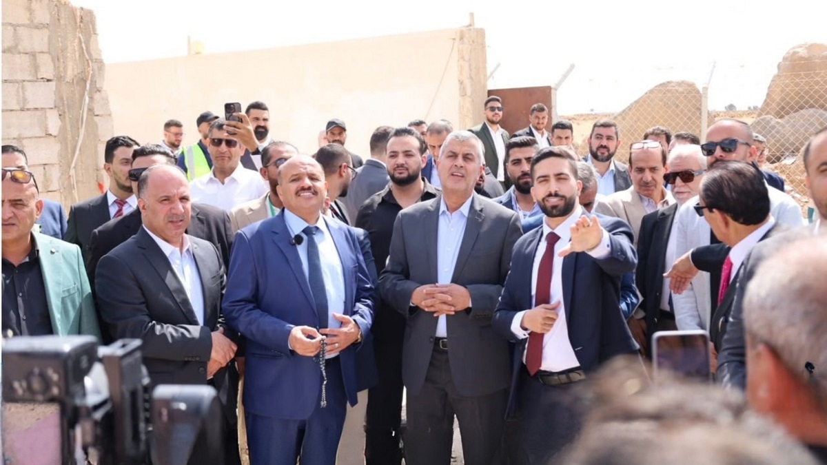 صورة حول : الخرابشة يفتتح مشروعًا للطاقة الشمسية في مصنع «دجاج الخير» بالمفرق الخرابشة يفتتح مشروعًا للطاقة الشمسية في مصنع «دجاج الخير» بالمفرق