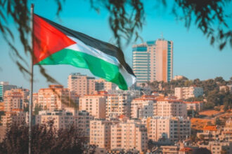 رئيس الوزراء الفلسطيني يبحث حشد الدعم المالي لفلسطين