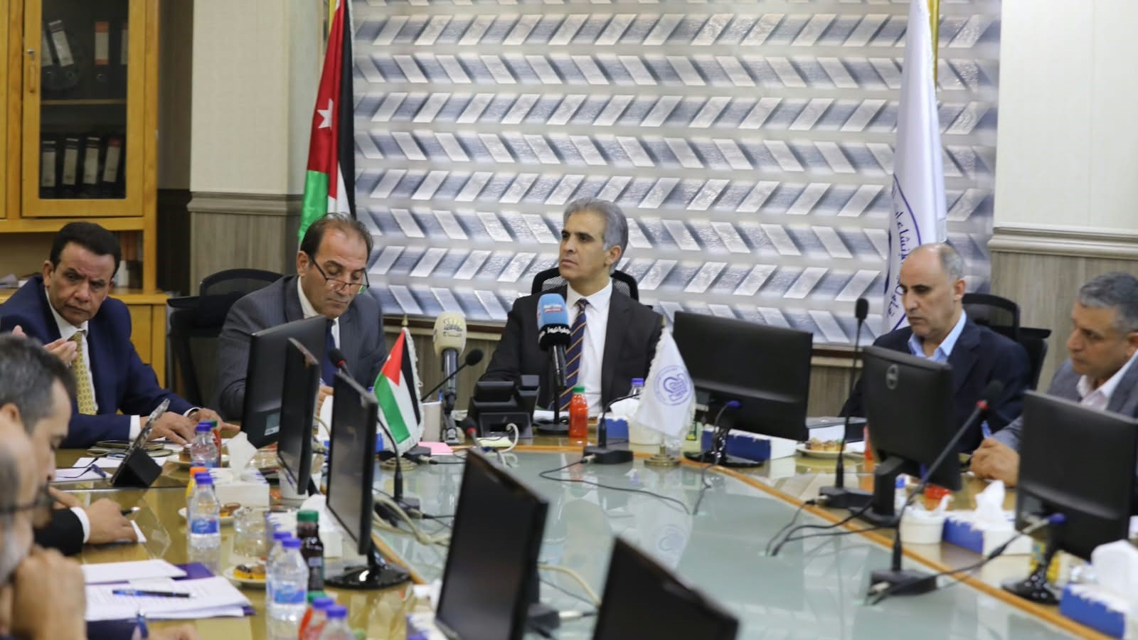 صورة حول : الضمان ونقابة المقاولين تبحثان تعزيز الشراكة وخدمة القطاع الضمان ونقابة المقاولين تبحثان تعزيز الشراكة وخدمة القطاع