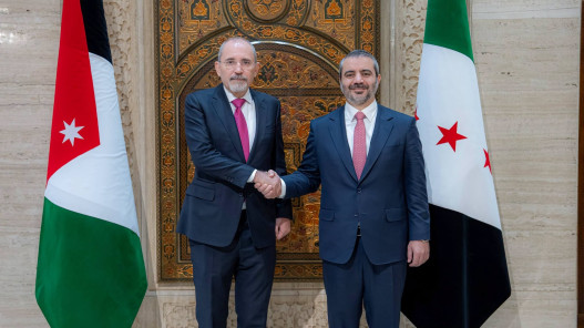 صورة حول : الصفدي يرحب بحل قسد ودمجها بالمؤسسات السورية الصفدي يرحب بحل قسد ودمجها بالمؤسسات السورية