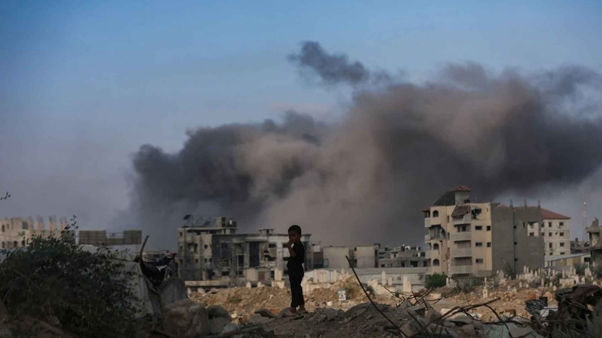 صورة حول : إصابة 9 فلسطينيين باستهداف الاحتلال منطقة المواصي إصابة 9 فلسطينيين باستهداف الاحتلال منطقة المواصي