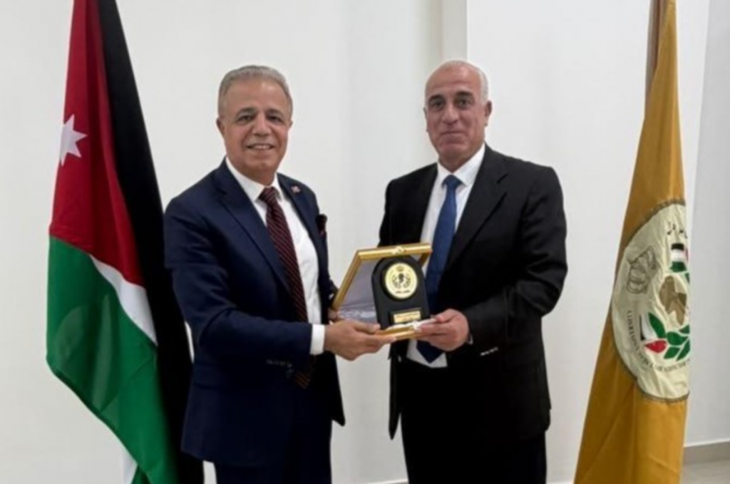 صورة حول : رئيس جامعة الحسين بن طلال يلتقي وفدًا تركيًا ويبحث تعزيز التعاون الأكاديمي والدولي رئيس جامعة الحسين بن طلال يلتقي وفدًا تركيًا ويبحث تعزيز التعاون الأكاديمي والدولي