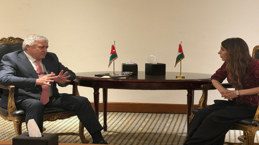 صورة حول : وزير العمل ونظيرته الفلسطينية يبحثان تبادل الخبرات وزير العمل ونظيرته الفلسطينية يبحثان تبادل الخبرات