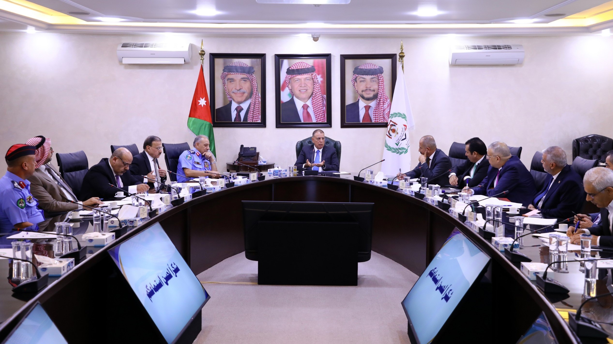 وزير الداخلية يترأس اجتماع اللجنة العليا للإصلاح والتأهيل