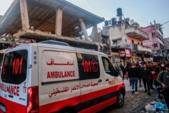 استشهاد فلسطيني وإصابة آخرين بقصف غزة