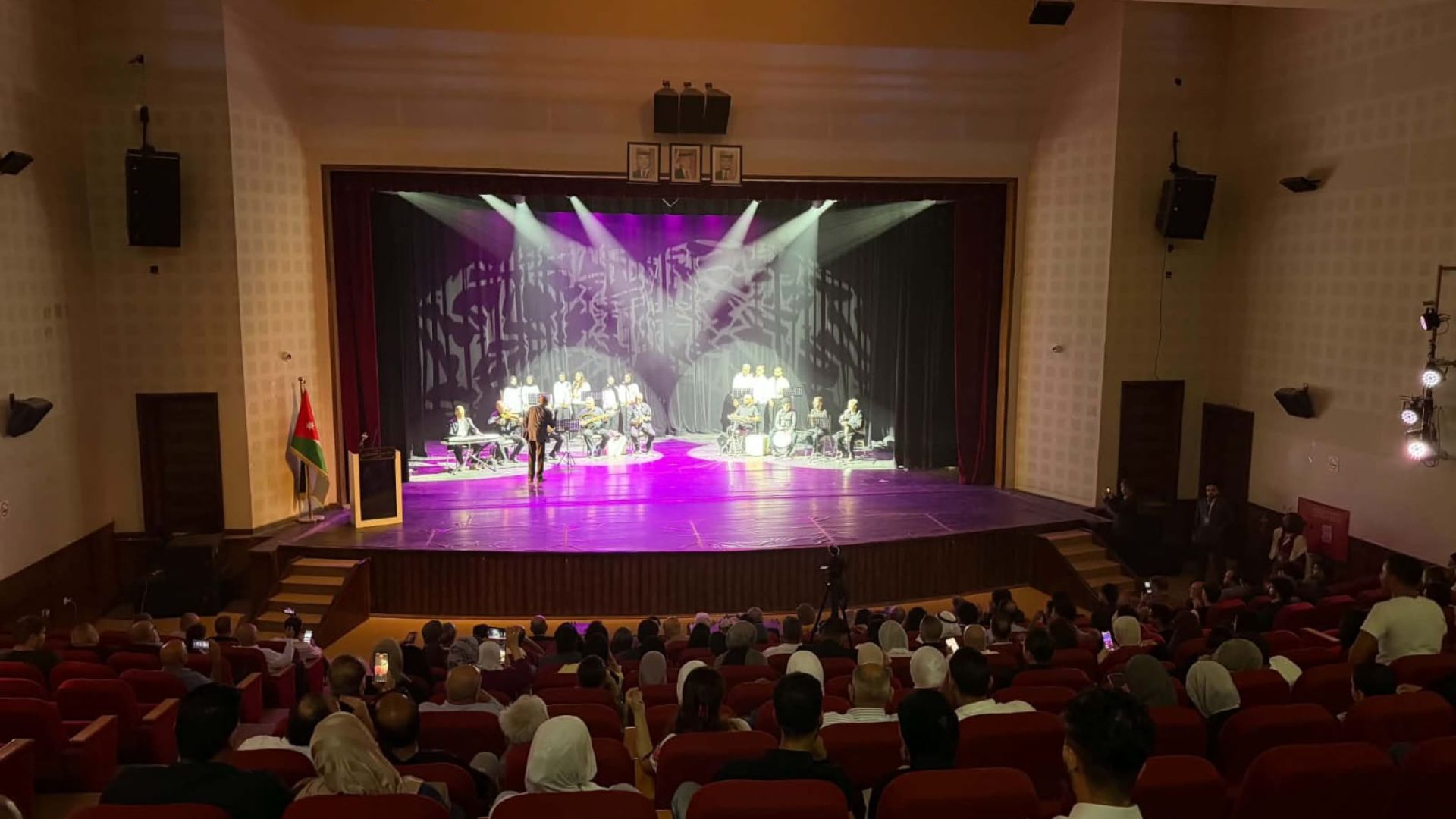 صورة حول : مهرجان صيف الزرقاء المسرحي يختتم دورته الرابعة والعشرين مهرجان صيف الزرقاء المسرحي يختتم دورته الرابعة والعشرين