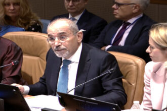 الصفدي: مساعدات تنتهي صلاحيتها على الرفوف بسبب منع دخولها إلى غزة
