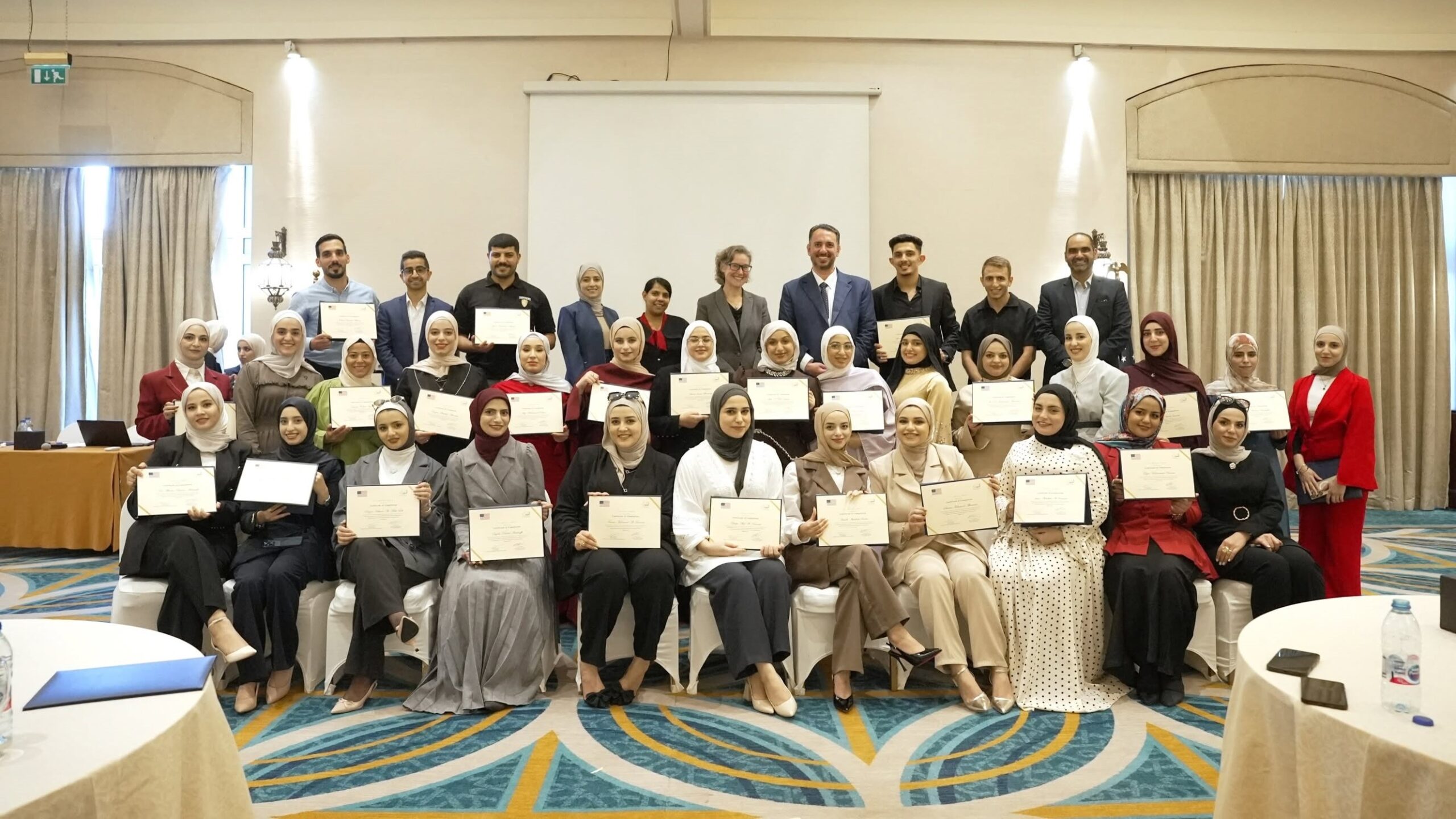 صورة حول : تخريج طلبة برنامج لتطوير مهارات الإنجليزية في البترا والعقبة تخريج طلبة برنامج لتطوير مهارات الإنجليزية في البترا والعقبة