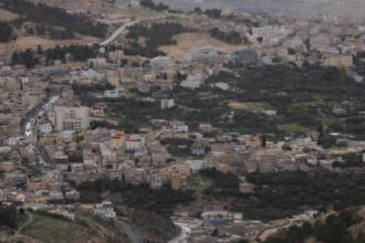محافظ الطفيلة: تسريع إجراءات معالجة البؤر المعرضة للسيول والانجرافات