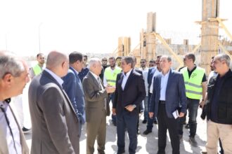 رئيس الديوان الملكي يتفقد مشاريع مبادرات ملكية في الزرقاء ويزور مبنى النادي القوقازي