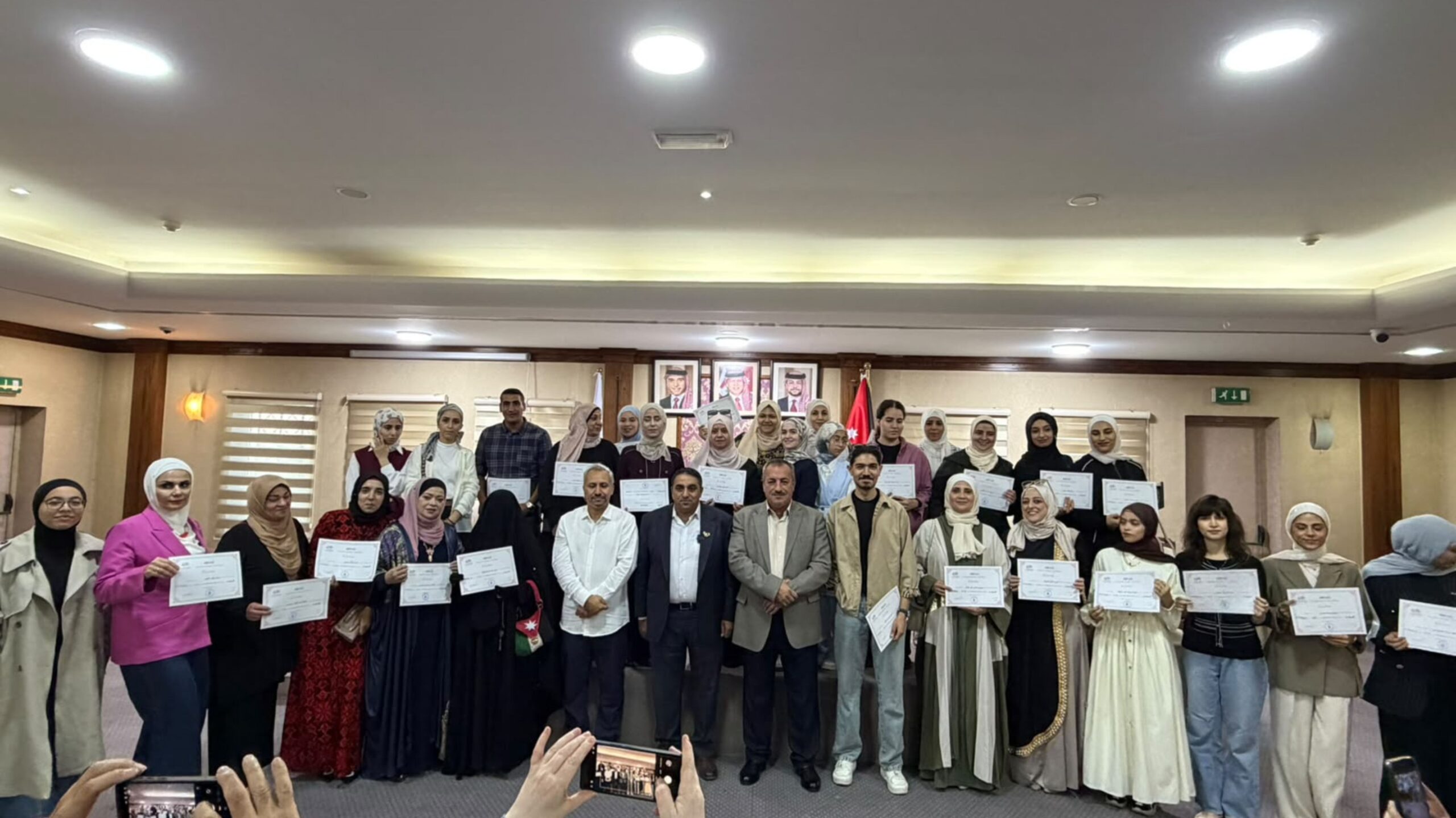 صورة حول : ثقافة الزرقاء تختتم برنامجا تدريبيا بفن الفسيفساء ثقافة الزرقاء تختتم برنامجا تدريبيا بفن الفسيفساء