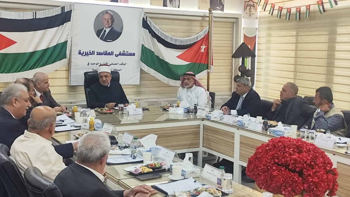 الخلايلة يتفقد مستشفى المقاصد الخيرية ويبحث احتياجاته وتحديات العمل