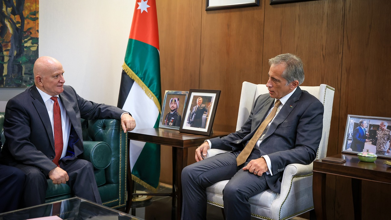 صورة حول : حسان يتسلم تقرير النزاهة 2025 ويؤكد دعم الحكومة لمكافحة الفساد حسان يتسلم تقرير النزاهة 2025 ويؤكد دعم الحكومة لمكافحة الفساد