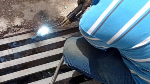 مياهنا: سرقة أغطية مناهل الصرف الصحي تهدد السلامة العامة