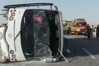 مصرع 16 شخصا وإصابة 28 بانقلاب حافلة في جنوب سيناء