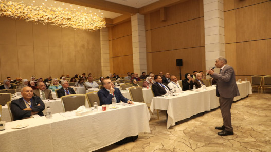 أطباء يحذرون من إيقاف الأدوية دون إشراف طبي